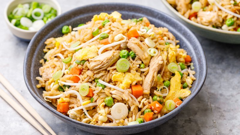 Bát cơm gà rau củ ngũ sắc
