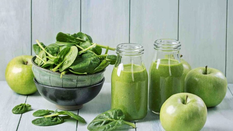 Sinh tố cải bó xôi táo xanh