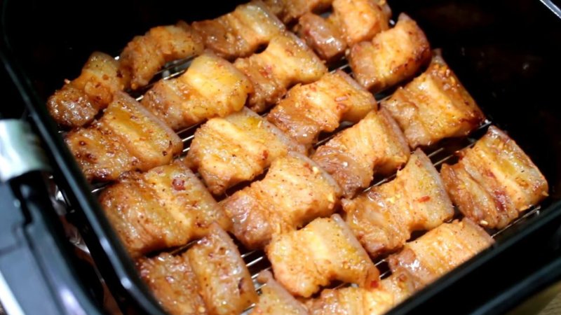 Nướng thịt ba chỉ bằng nồi chiên không dầu